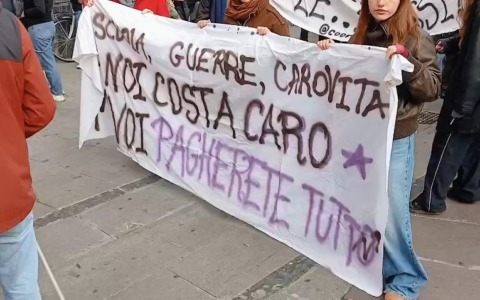 Alessandria, studenti in corteo in centro città per lo sciopero generale