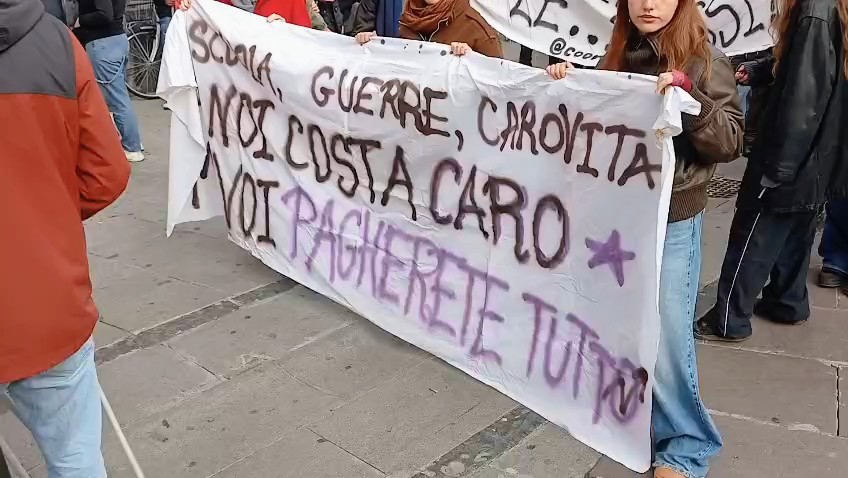 Alessandria, studenti in corteo in centro città per lo sciopero generale