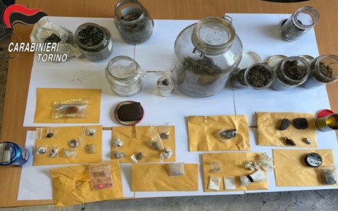 Coassolo Torinese, droga in casa: arrestato un trentenne, denunciata la fidanzata