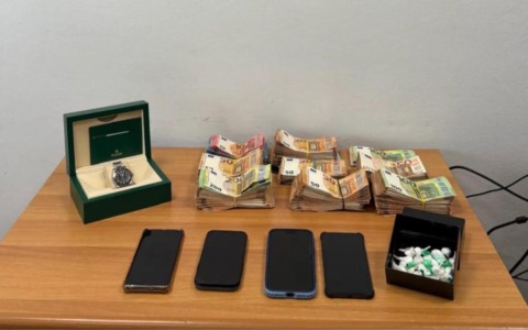 Torino: in casa cocaina, contanti e un rolex. Arrestato un 38enne