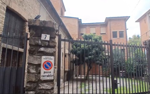 Bimba di 3 anni uccisa nella notte a Tortona: arrestata la madre