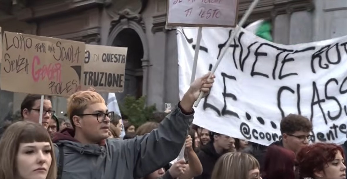 Studenti alessandrini in piazza per chiedere una scuola migliore. Tensioni a Novi Ligure e Torino
