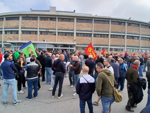 Ex Ilva: sciopero e assemblea pubblica davanti allo stabilimento di Novi Ligure