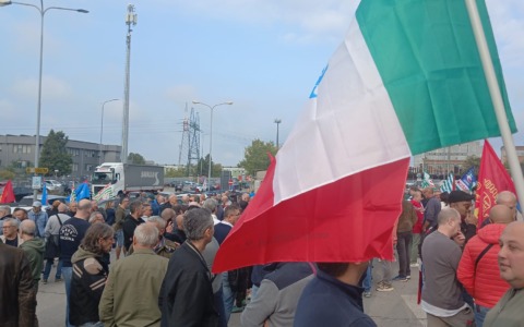 Ex Ilva: il 26 ottobre consiglio comunale aperto a Novi. Genova: “Avanti anche da soli”