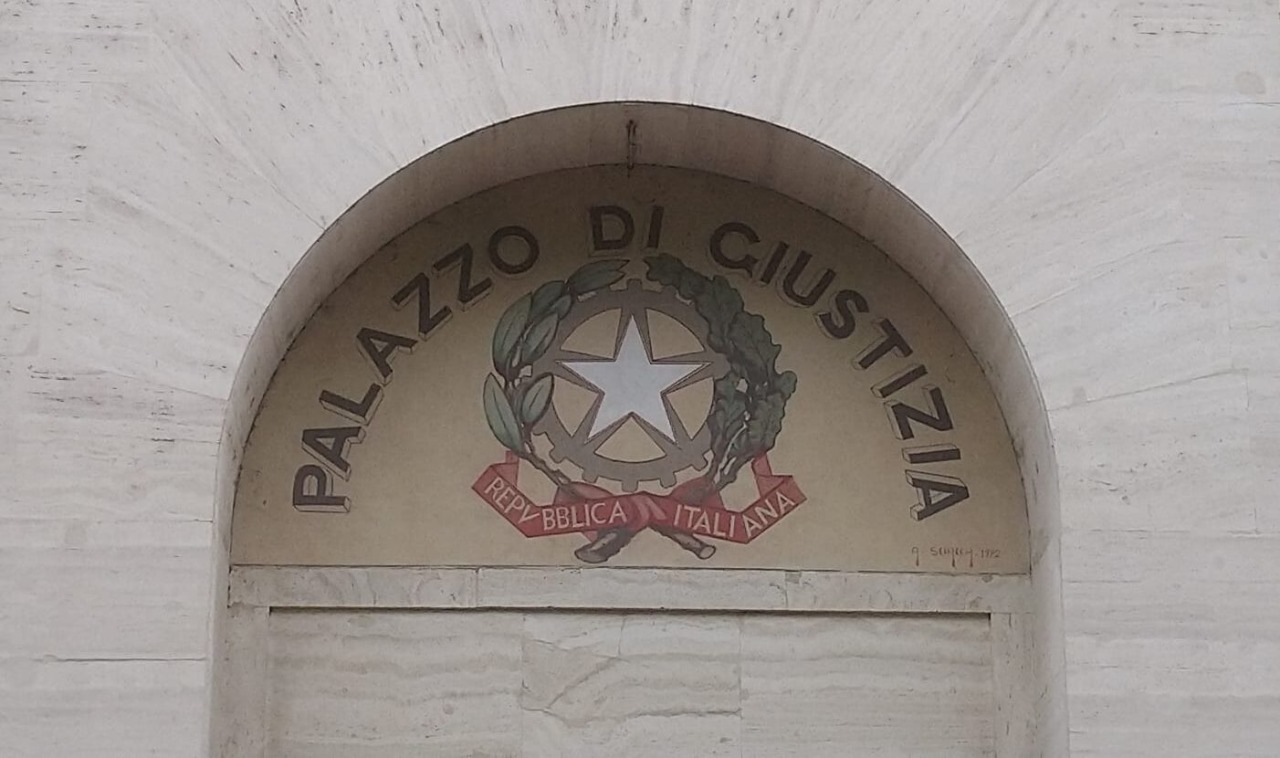 Condannato a 3 anni e 1 mese per stalking l’ex usciere del Comune di Alessandria