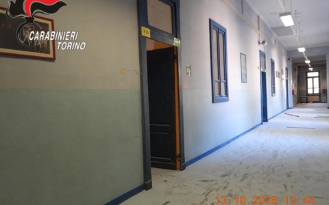 Torino, tentata occupazione della scuola: danni per migliaia di euro e istituto inagibile