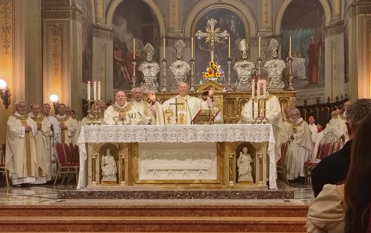 Alessandria, l’addio in Duomo di monsignor Gallese: solo grazie e nessuna polemica