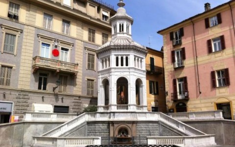 Acqui Terme, caccia ai “furbetti del sacchetto”: oltre 160 multe e 80 utenze fantasma
