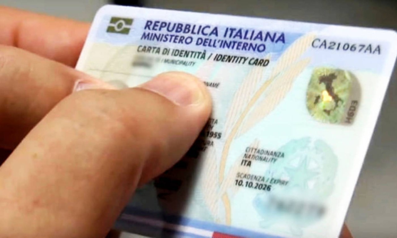 Carta d’identità elettronica: il comune di Alessandria invita a sostituire i documenti cartacei
