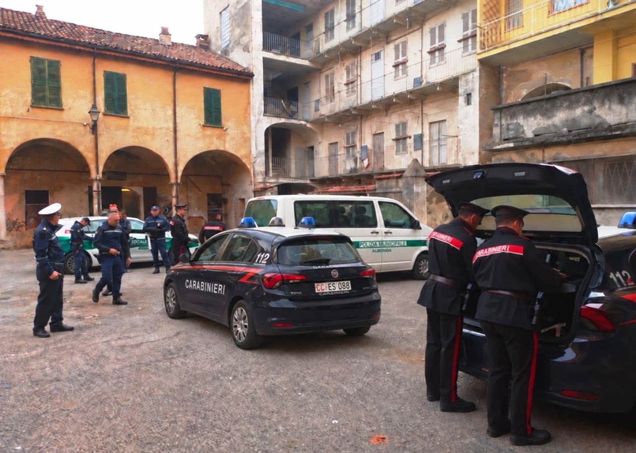 Tortona, controlli nell’edificio abbandonato di via San Marziano: un uomo espulso