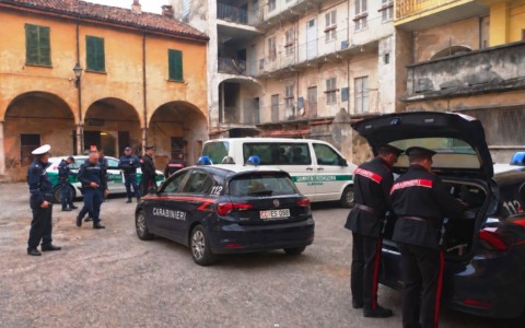 Tortona, controlli nell’edificio abbandonato di via San Marziano: un uomo espulso